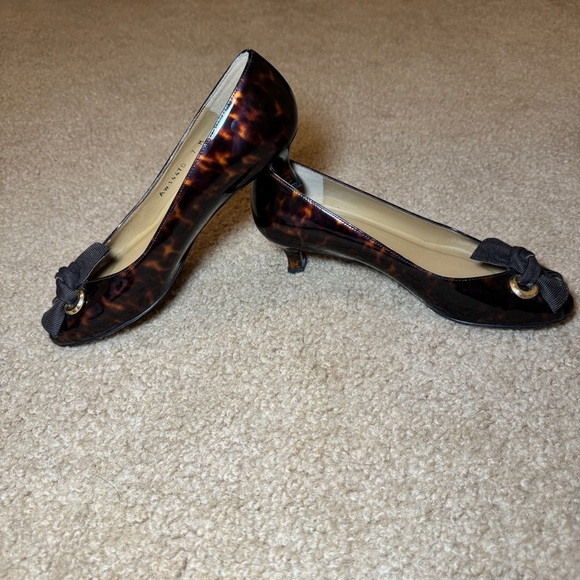 Stuart Weitzman Tortoise Peep Toe Kitten Heels - Picture 11 of 14